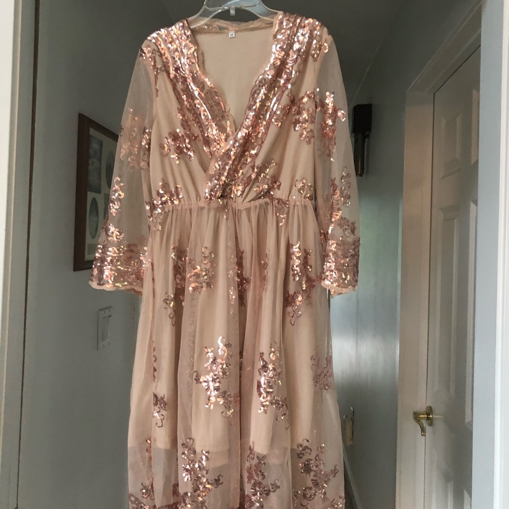 NWT 🤩🤩 Gold midi dress 👗